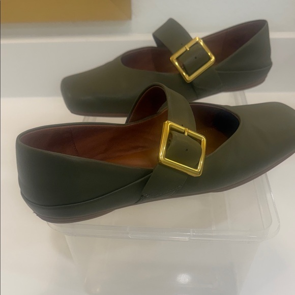 Franco Sarto Olive Green Flats with Gold Buckle - Picture 14 of 16